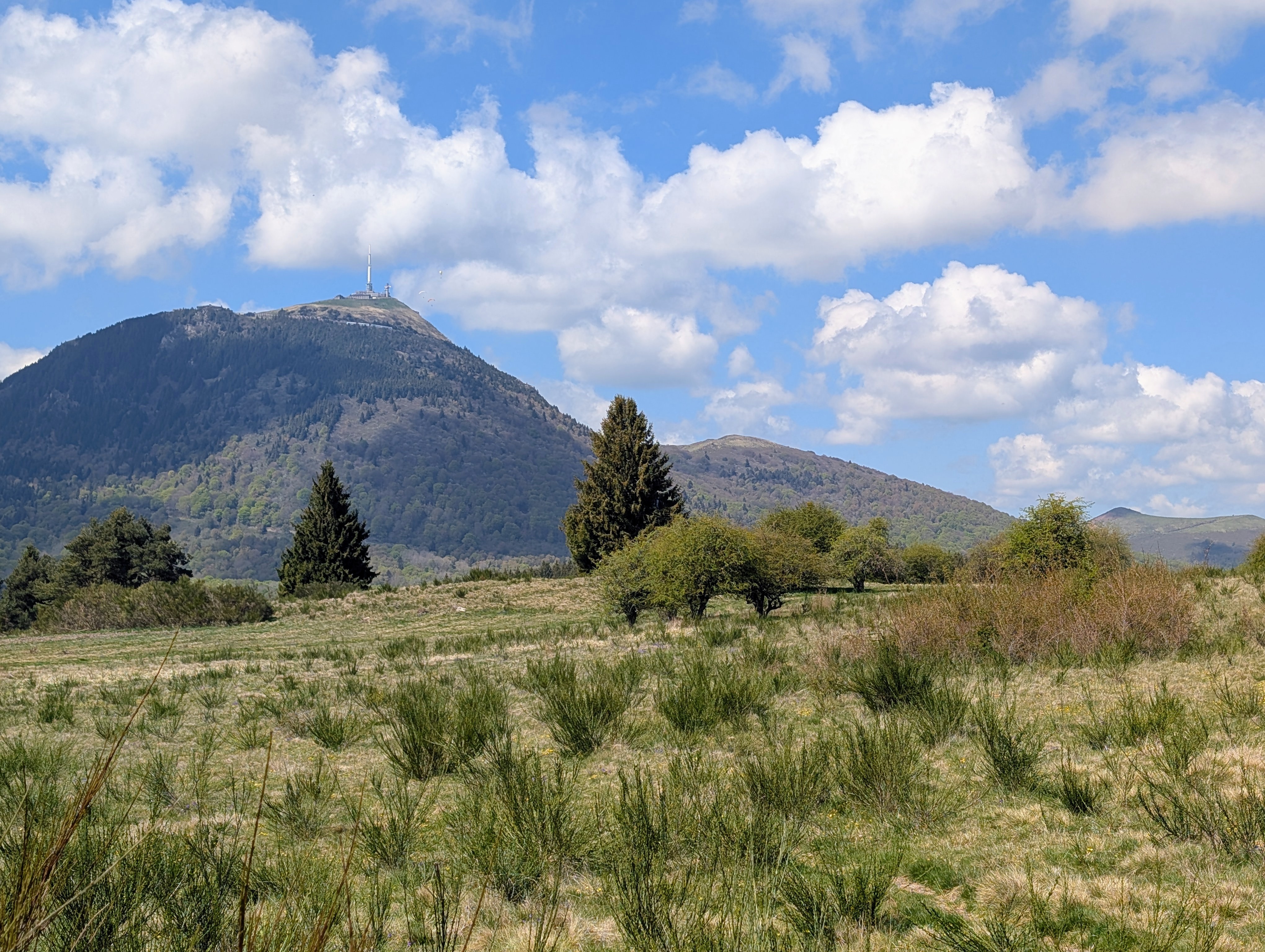 Sortie volcanique et tectonique : le puy de Dôme décrypté depuis la plaine de Laschamps_Saint-Genès-Champanelle
