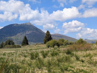 Sortie volcanique et tectonique : le puy de Dôme décrypté depuis la plaine de Laschamps_Saint-Genès-Champanelle
