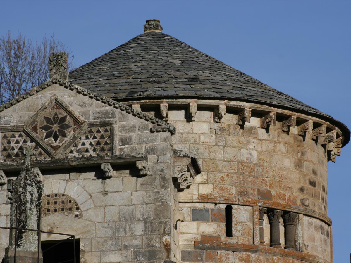 Baptistère de Chambon-sur-Lac