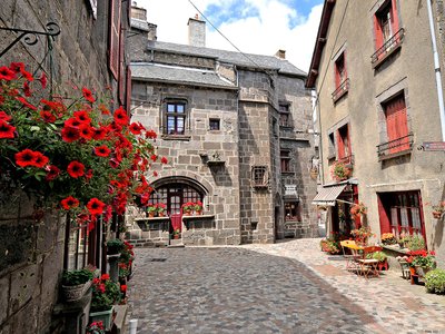 Besse et Saint-Anastaise, cité médiévale et renaissance - Petite Cité de  Caractère ® - Les Découvertes du Parc des Volcans d'Auvergne