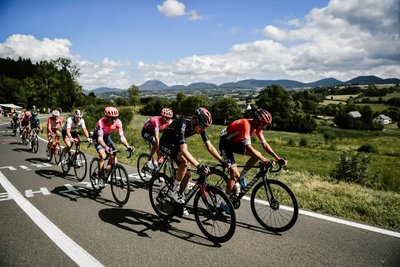 Tour de France 2025 - Passage à Rochefort-Montagne_Rochefort-Montagne
