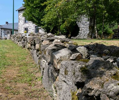 Un muret en pierres sèches