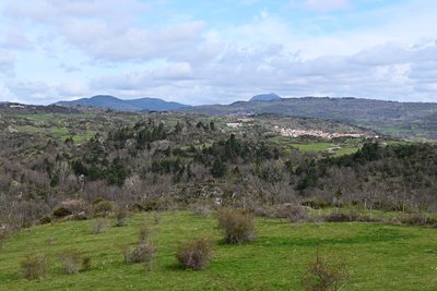 Une vue sur la chaîne des Puys