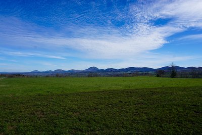 Vue panoramique sur la Chaîne des Puys