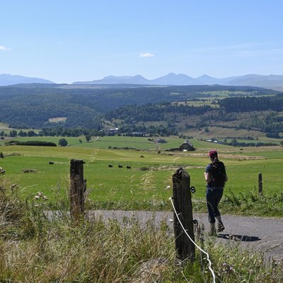 Point de vue sur les monts du Cantal